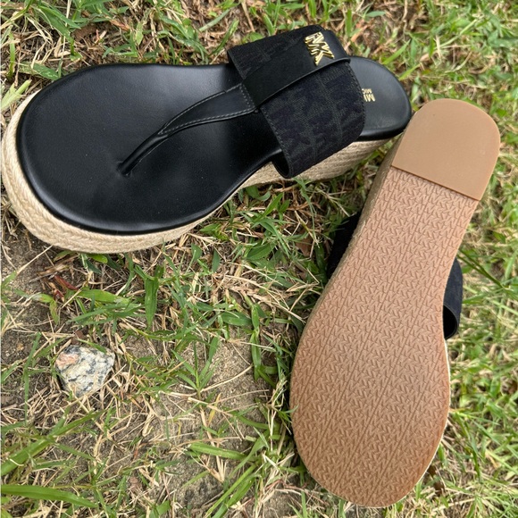 re-took picMichael Kors size 9 black tan sandals, high platform never worn - Picture 4 of 10